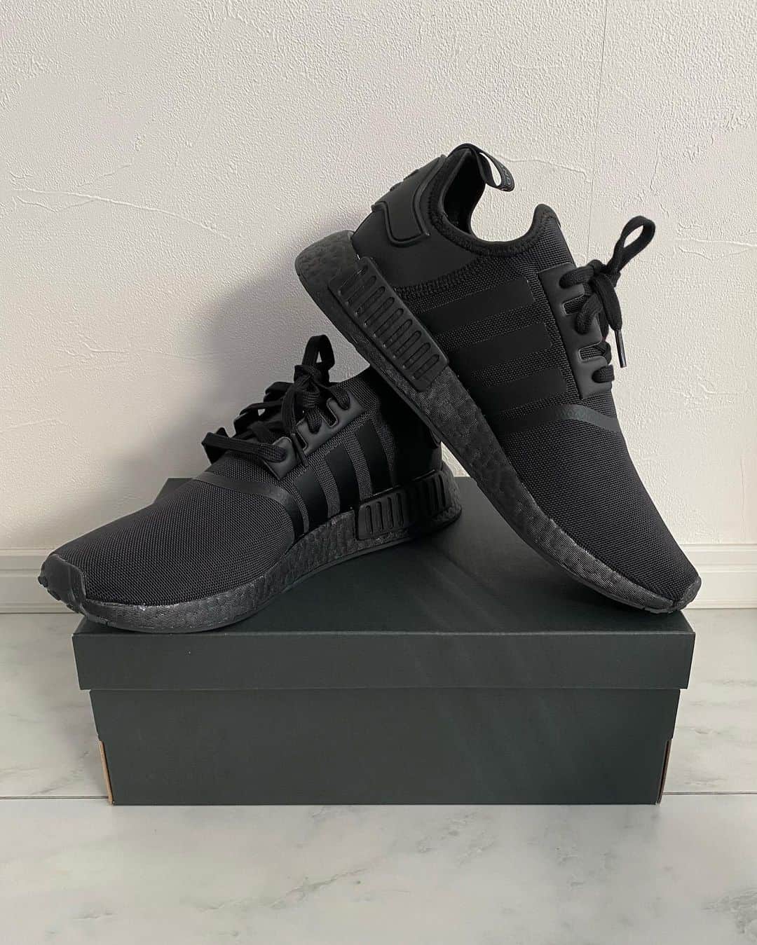 のインスタグラム：「SP THX🙏🙏🙏 @adidasoriginals  @adidastokyo  いつもありがとうございます🙇🏻‍♂️ #adidas #adidasoriginals  #NMDR1」