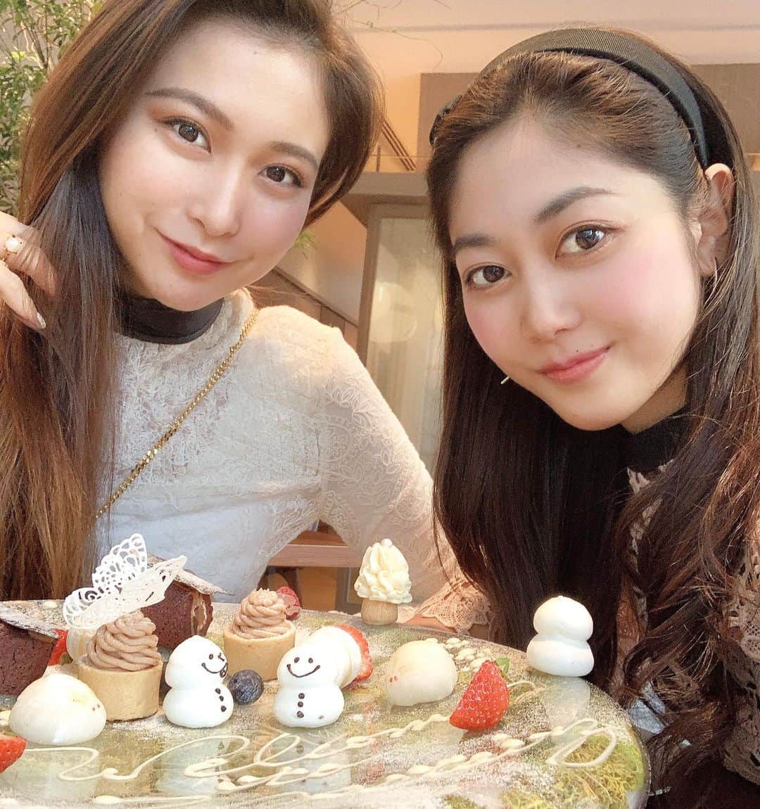 岡本麻佑のインスタグラム：「. 仕事納めてきます💖💖💖最近ずっと目がおかしいよ〜🤦🏽‍♀️三重みたいになる👀👀👀どうしたら良いの💭 #mayumami」