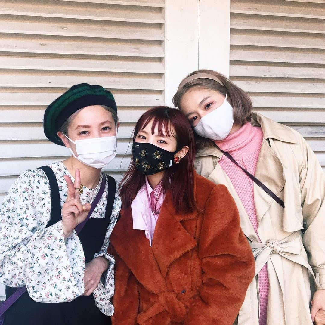 板橋よしえのインスタグラム：「. 想い出備忘録📝  @amo_whale & @akane_madder2 & @setoayumi と冬ぶりに集合🥰 それぞれとは逢えていたけれど、みんなで逢うのは本当にひさしぶりだったから、とってもうれしかった･･･😭 子供たちも一緒だったので、案の定バタバタしてゆっくり話せなかったけど😂💦大好きな3人❤️」