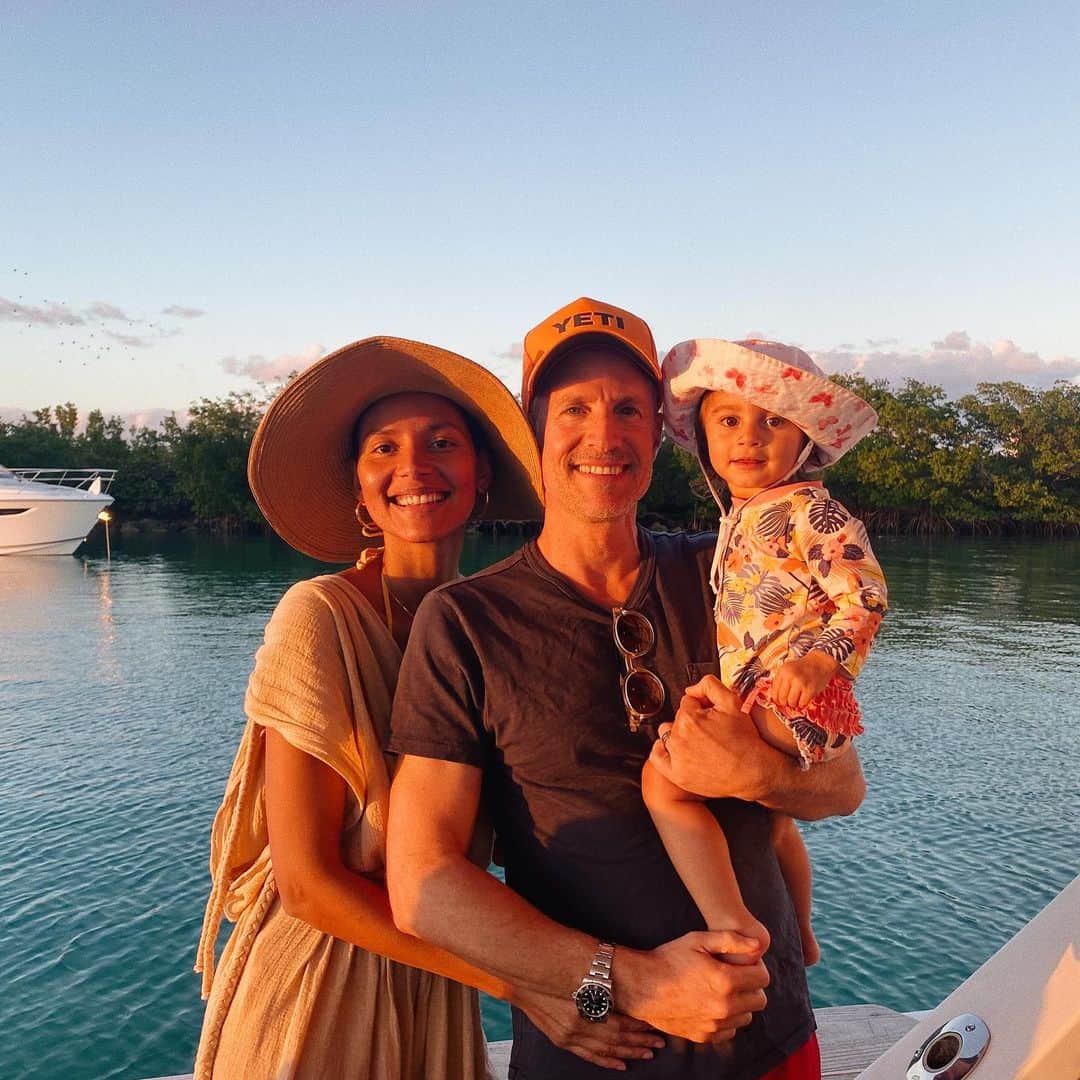 エマニュエラ・デ・パウラさんのインスタグラム写真 - (エマニュエラ・デ・パウラInstagram)「I’ve been sharing Giulia’s birth on my stories and received so many question regarding my experience and also many other inspiring stories.  I’m a truly believer in WOMEN POWER and all we as human can achieve with the power of mind ❤️💜🤍  You never alone!!!  #powerofmind #womanpower #womenpower Tenho compartilhado o nascimento de Giulia em minhas histórias e recebido muitas perguntas sobre minha experiência e também muitas outras histórias inspiradoras. Eu realmente acredito no PODER DAS MULHERES e em tudo que nós, como humanos, podemos alcançar com o poder da mente ❤️💜🤍 Você nunca está sozinho !!!」12月30日 2時49分 - emanueladepaula