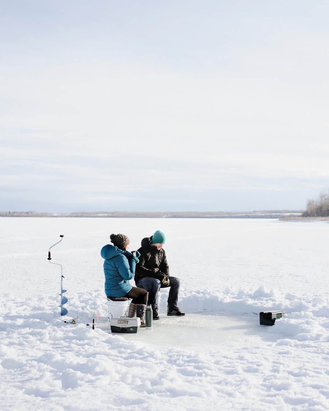 Explore Canadaのインスタグラム：「Freezing temperatures won’t stop passionate Canadians from going fishing - a national pastime that began with First Nations peoples and dates back over 2,000 years. Have you tried ice fishing before? Swipe to see some pictures of the process! ⁠⠀ ⁠⠀ We teamed up with @wecomefromaway to create an original song and animated video, sharing some of the nicest things from across Canada. Check out the full video in our IGTV!⁠⠀ ⁠⠀ #CanadaNice #ExploreCanada⁠⠀ ⁠⠀ *Know before you go! Check the most up-to-date travel restrictions and border closures before planning your trip and if you're travelling in Canada, download the COVID Alert app to your mobile device.*⁠⠀ ⁠⠀ 📷: @travelalberta, @ontariotravel, @travelyukon / Fritz Muel⁠⠀ ⁠⠀ #ExploreAlberta #TravelAlberta #DiscoverON #ExploreYukon⁠⠀」