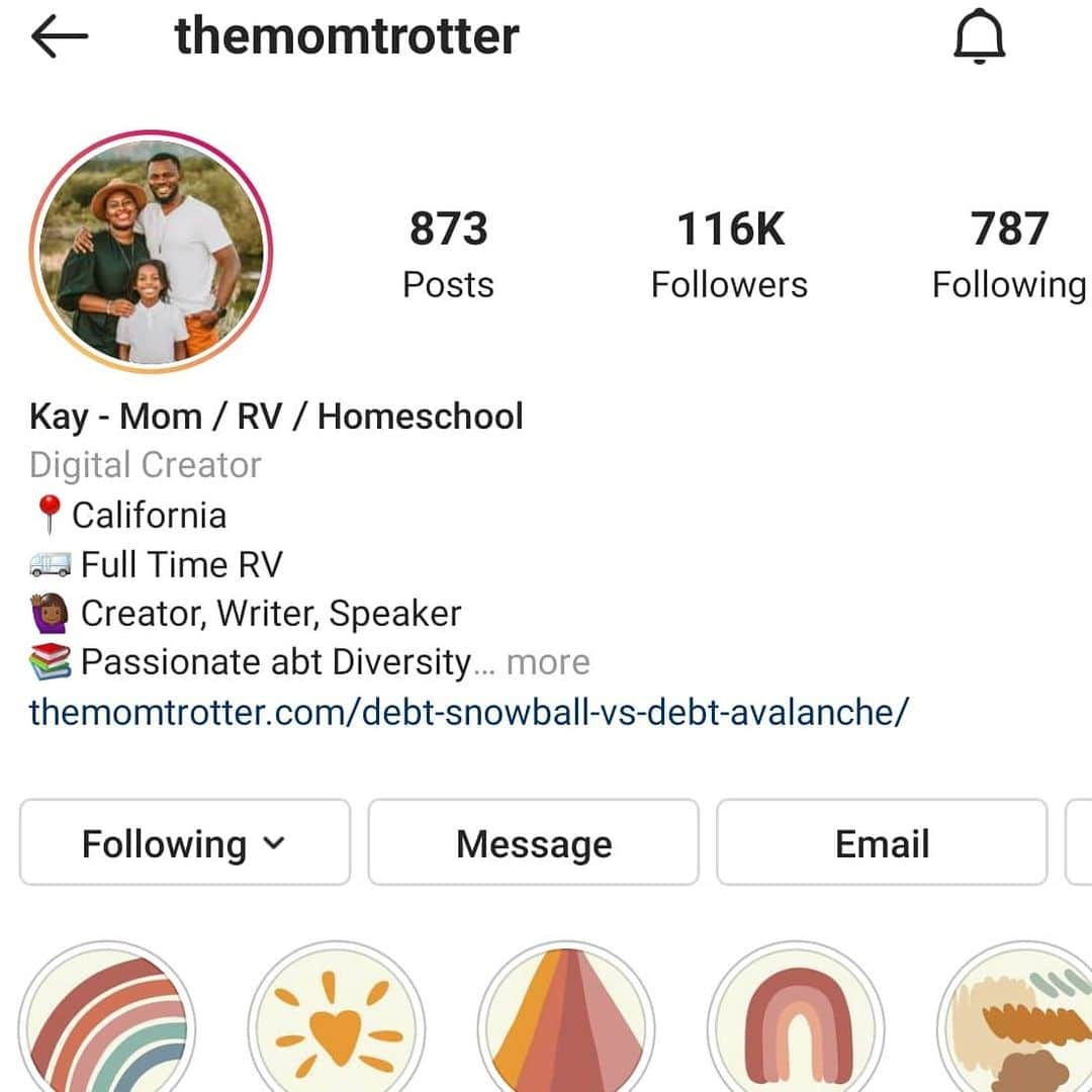 クリスティン・ベルさんのインスタグラム写真 - (クリスティン・ベルInstagram)「This is a @themomtrotter appreciation post. If you dont already, @themomtrotter is a great follow. After prioritizing both seeing the world and paying off student loan debt, her family purchance and RV and began to travel. I enjoy watching her new adventures and often learn so much from her blog about raising kids, education, self care, perspective on life and all the things in between. Check out @themomtrotter!!」12月30日 3時10分 - kristenanniebell