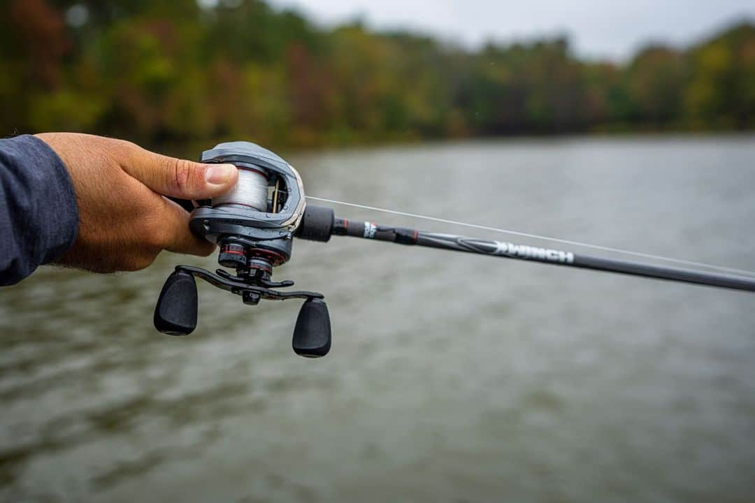 アブガルシアさんのインスタグラム写真 - (アブガルシアInstagram)「One of our most versatile reels, the AL-F can throw it all , from lightweight finesse baits to heavy jigs. Coming in at a mere 5.7 ounces and toting 17lbs of drag the AL-F packs a punch for its compact size. #AbuGarcia #ALF」12月30日 3時31分 - abugarcia_fishing