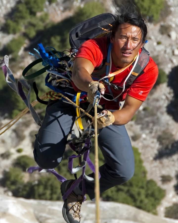 ジミー・チンのインスタグラム：「I'm excited to introduce my first course on @Roam Academy, "Essentials of a Climbing Photo Shoot."⁠⠀ ⁠⠀ There's a difference between being a great shooter and being able to produce a photoshoot on El Capitan. I'm going to show you both the why and the how.⁠⠀ ⁠⠀ I'll bring you into my gear room and office to cover gear selection and packing techniques, plus we'll walk through a case study: The free solo shoot on El Cap.⁠⠀ ⁠⠀ Hit my bio link to join ROAM Academy and use promo code Jimmy50 at checkout to take 50% off an annual membership.」
