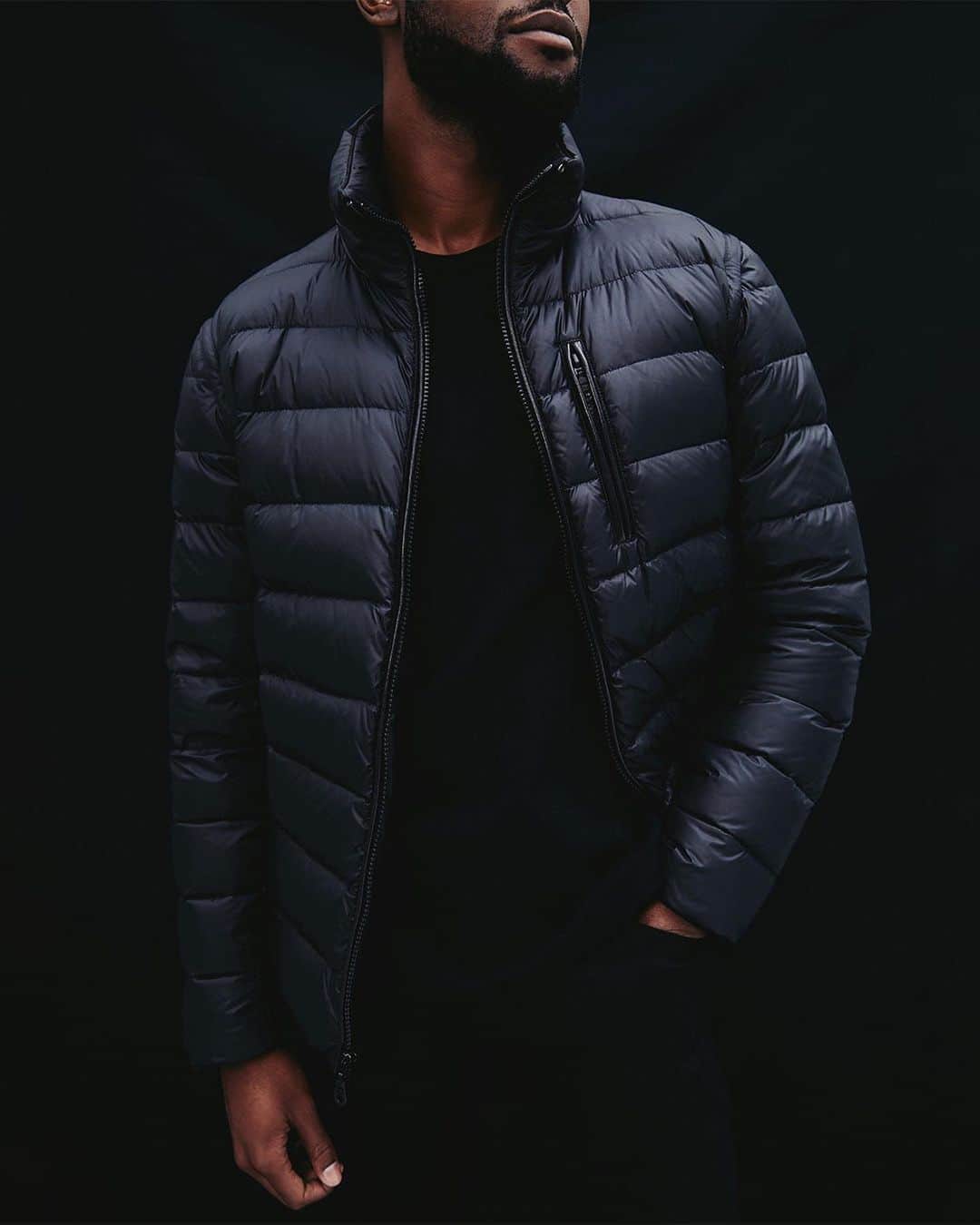 アドリアーノゴールドシュミットのインスタグラム：「Essential winter wear—luxuriously comfortable, warm, and versatile with removable sleeves to adapt as needed.  From our Made In Italy collection. Link in bio」
