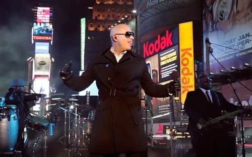 ピットブルのインスタグラム：「Don’t miss yours truly, returning to Times Square to ring in the New Year for our audience of first responders. I BELIEVE that we will win in 2021. #ibelievethatwewillwin #2021 #newyearseve #timessquare」