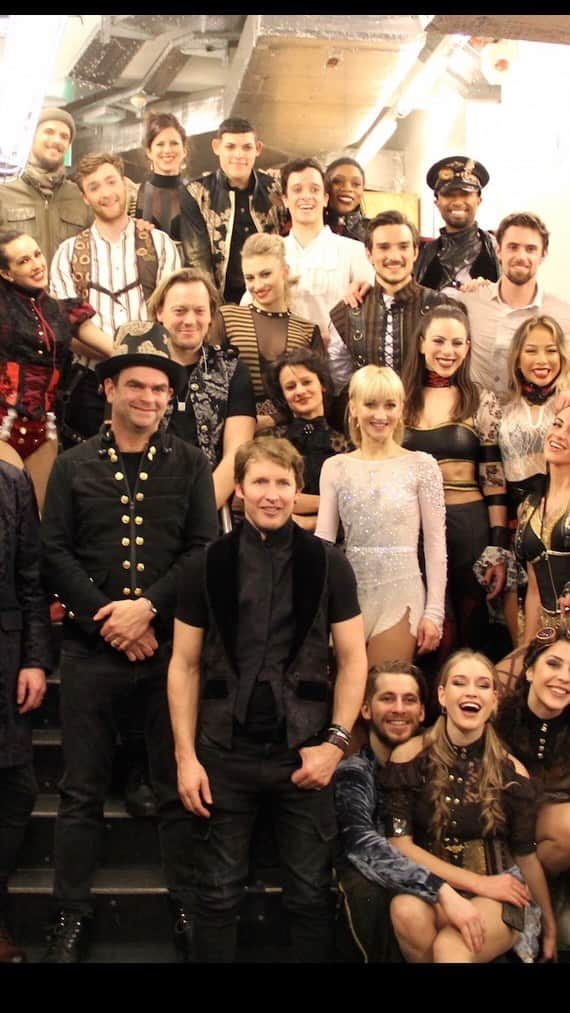 のインスタグラム：「It’s so sad not being able to do shows like this right now. This was our last show with ‘Art on Ice 2019’ before the pandemic. I was also pregnant with Amilia at the time and didn’t know! 😅 we really can’t wait for everything to get back to normal! I wish everybody all the best, stay strong! 🙏🏻❤️  who else missing this feeling? @artonicemagic @jamesblunt  #figureskating #artonice2019 #shows #ice」