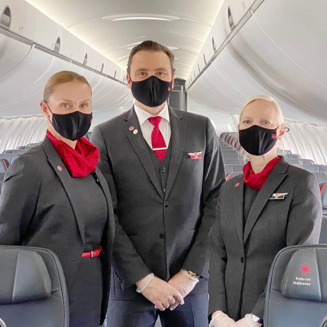 AIR CANADAさんのインスタグラム写真 - (AIR CANADAInstagram)「With a big ✔️ beside safety, we’re all geared up to get you back into this wonderful world of ours. Where would you like to fly first?  📸: @lairdkay . . Avec un grand ✔️ à la case sécurité, nous sommes fins prêts à vous emmener à nouveau parcourir le vaste monde. Quelle sera votre prochaine destination?  📸: @lairdkay」12月30日 3時45分 - aircanada