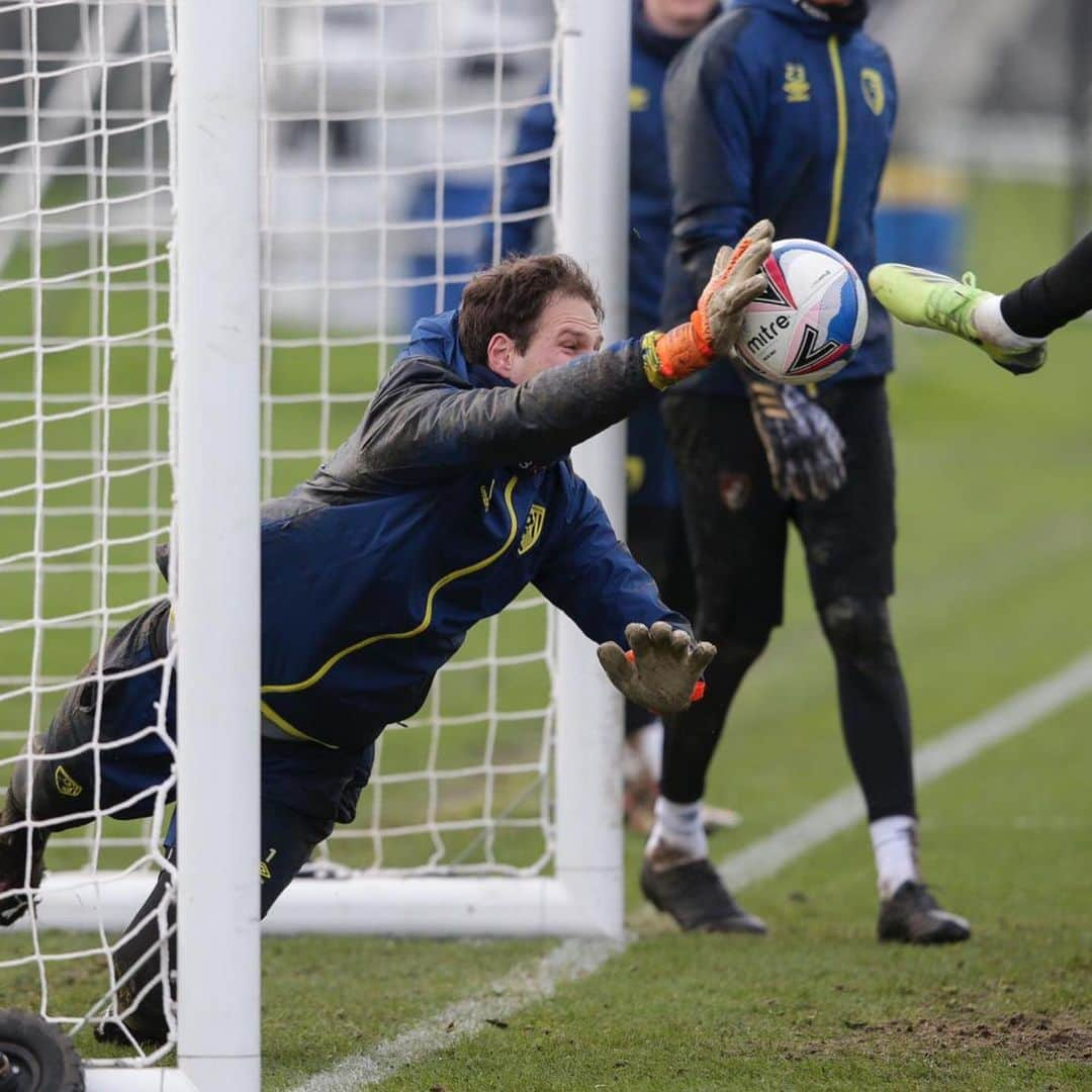 アスミル・ベゴヴィッチさんのインスタグラム写真 - (アスミル・ベゴヴィッチInstagram)「⚽️🆎🧤🍒 @officialafcb @ab1gk」12月30日 3時47分 - asmir1