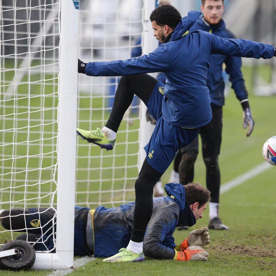 アスミル・ベゴヴィッチさんのインスタグラム写真 - (アスミル・ベゴヴィッチInstagram)「⚽️🆎🧤🍒 @officialafcb @ab1gk」12月30日 3時47分 - asmir1