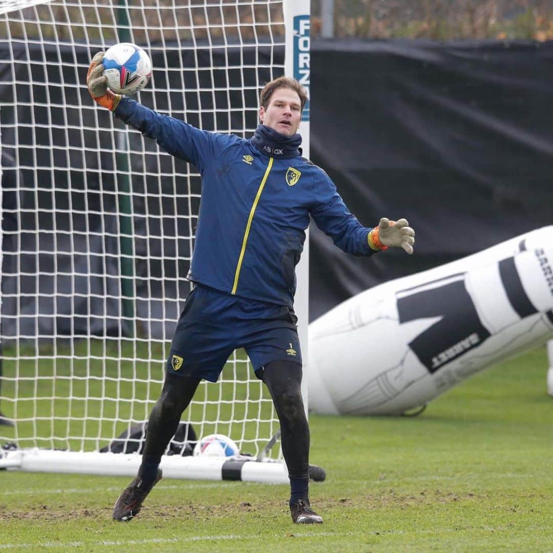 アスミル・ベゴヴィッチさんのインスタグラム写真 - (アスミル・ベゴヴィッチInstagram)「⚽️🆎🧤🍒 @officialafcb @ab1gk」12月30日 3時47分 - asmir1