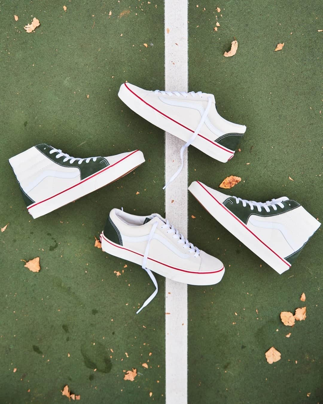 Foot Lockerさんのインスタグラム写真 - (Foot LockerInstagram)「Hi or Low 👌 A seasonal colorway of the classic #Vans SK8 Hi and Style 36 is available online!」12月30日 4時00分 - footlocker