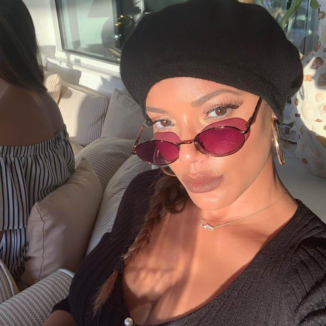 セリタ・エバンクスのインスタグラム：「Sup with that natural light? ✨」