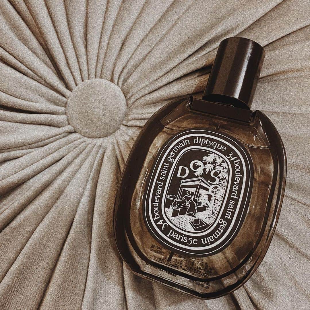 築山可奈のインスタグラム：「❤️❤️ #diptyque #doson #perfume #fragrance #scent #instagramjapan #favorite」