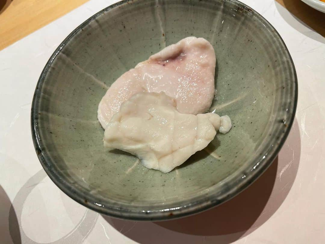 のあぽよさんのインスタグラム写真 - (のあぽよInstagram)「めちゃくちゃ美味しいフグ🐡食べに行った🥰🥰 こんなに美味しいの食べた事ない😭 美味しいのってほんと無限に食べてしまう（ ; ; ）  ダイエットしよ、、、😢 本当に幸せだった🐻❤️  ・  #ふぐ#ふぐ料理#東京#中央区#中央区グルメ#茅場町グルメ#不二楼」12月30日 4時30分 - noatan090924