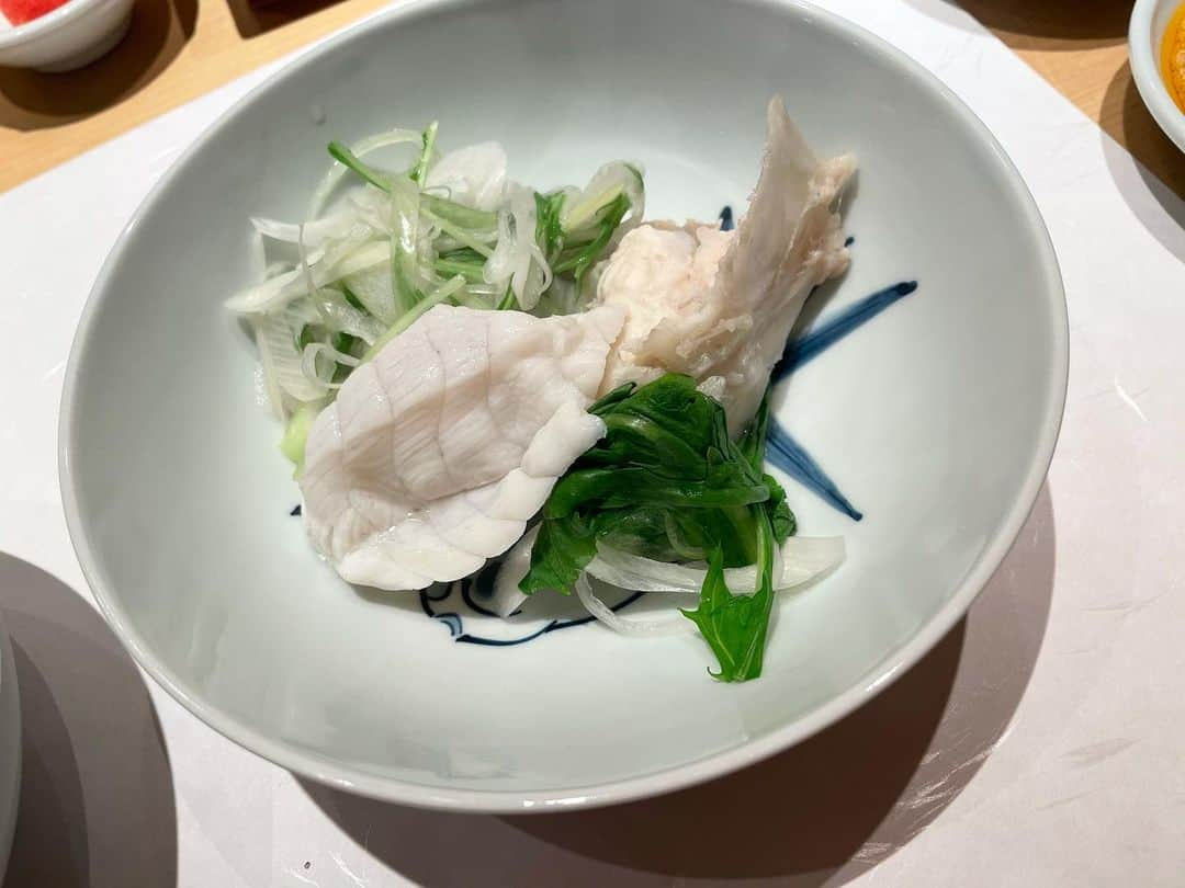 のあぽよさんのインスタグラム写真 - (のあぽよInstagram)「めちゃくちゃ美味しいフグ🐡食べに行った🥰🥰 こんなに美味しいの食べた事ない😭 美味しいのってほんと無限に食べてしまう（ ; ; ）  ダイエットしよ、、、😢 本当に幸せだった🐻❤️  ・  #ふぐ#ふぐ料理#東京#中央区#中央区グルメ#茅場町グルメ#不二楼」12月30日 4時30分 - noatan090924