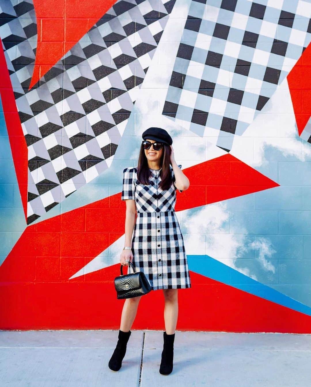 のインスタグラム：「Leave it to @rclayton to find the  Chester Dress’ matching wall. #shoshanna #walltraveled #plaid #chicago」