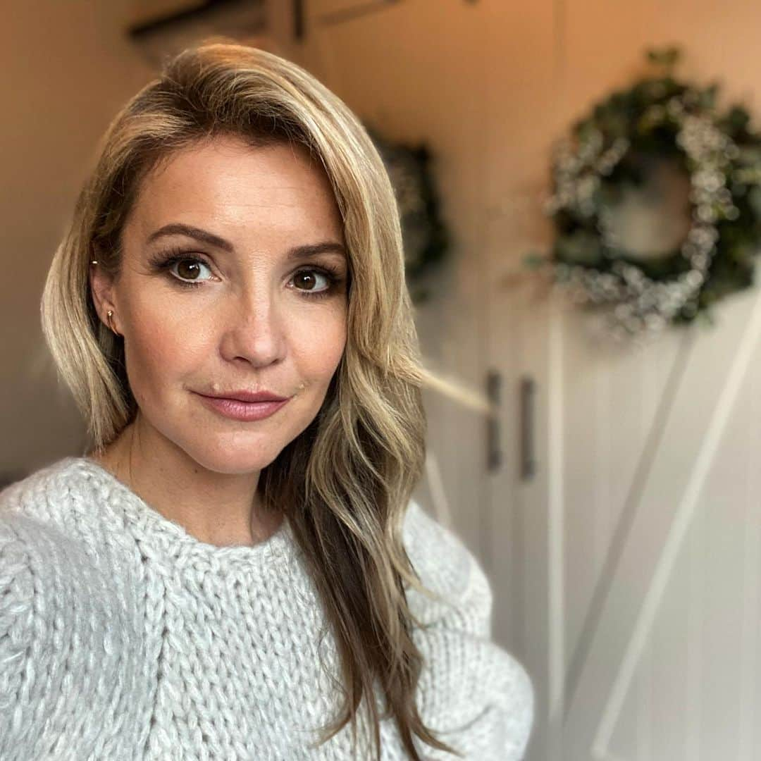 ヘレン・スケルトンさんのインスタグラム写真 - (ヘレン・スケルトンInstagram)「How long these staying up then!? #christmas #christmasdecor」12月30日 4時53分 - helenskelton