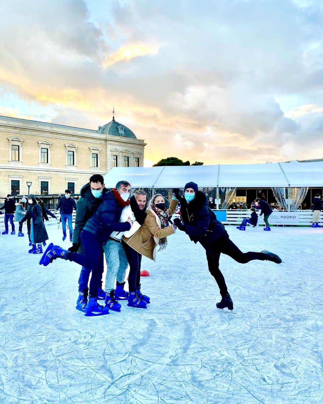 ハビエル・ラジャのインスタグラム：「⛸❄️🎄」
