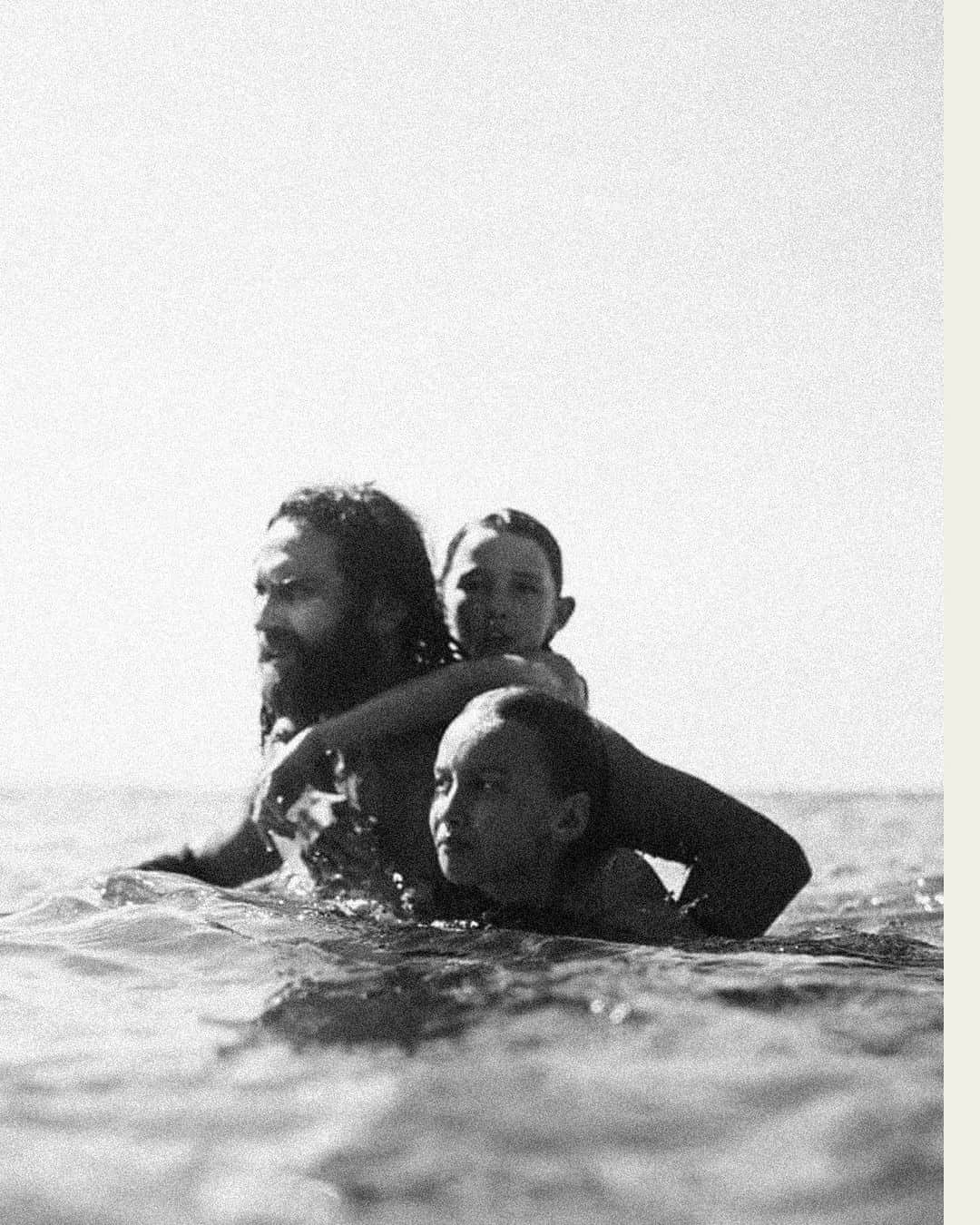 Surf Magazineさんのインスタグラム写真 - (Surf MagazineInstagram)「How did @taylorsteele go from making VHS surf films to launching a tequila brand? Why did he raise his kids in specific corners of the globe? And what song did @kellyslater sing at Taylor's parents' dinner table? This and more, now on Stab Premium.」12月30日 5時20分 - stab