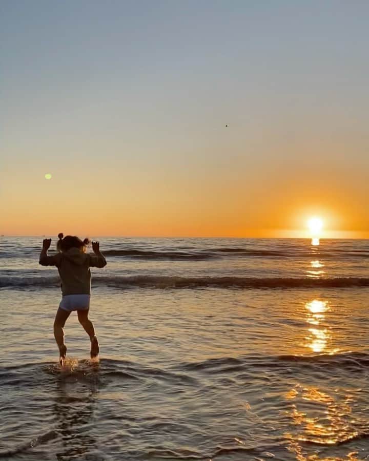 ストーミ・ヘンレイのインスタグラム：「Happiest goofiest memories 🌊」