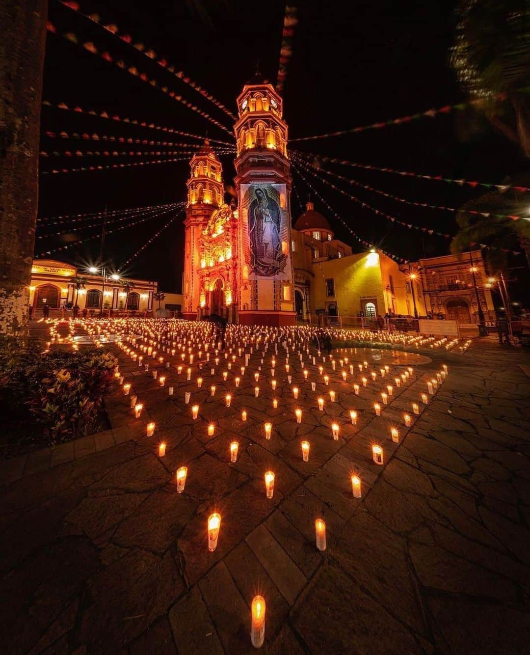 Instagramersさんのインスタグラム写真 - (InstagramersInstagram)「Special lights at this Christmas holidays in Mexico by @alfredomoran_photo & @igersmexico ✨🎉🌟🎄✨📸✨ #igersmexico #mexigers #igers」12月30日 5時27分 - igers