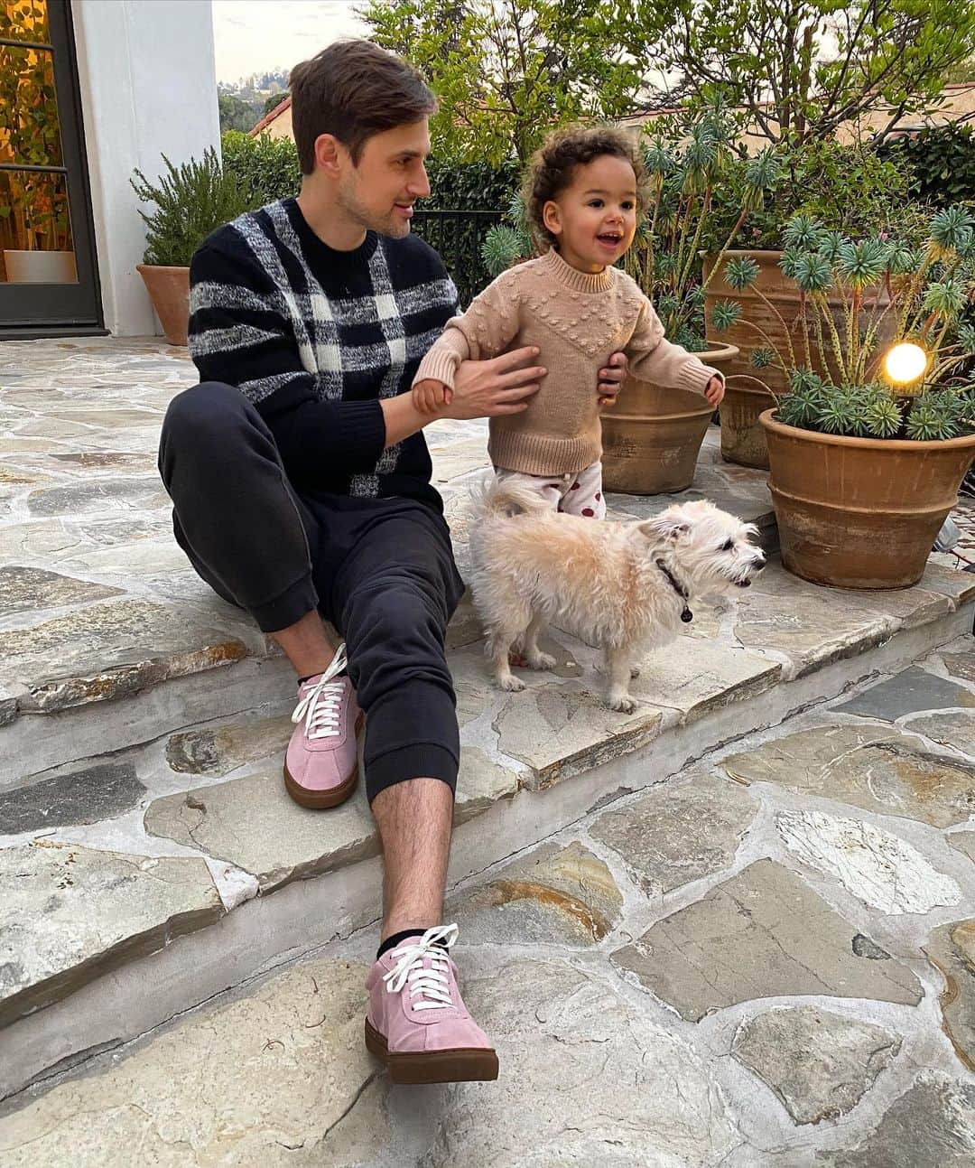 アンドリュー・J・ウェストさんのインスタグラム写真 - (アンドリュー・J・ウェストInstagram)「👀 the shoes - @esquivelshoes  A portion of all sneaker sales goes directly to @givingchildrenhope to assist in providing relief to vulnerable children and families.  Givingchildrenhope.org and esquivelshoes.com for more info.  #esquivelx」12月30日 5時52分 - andrewjwest