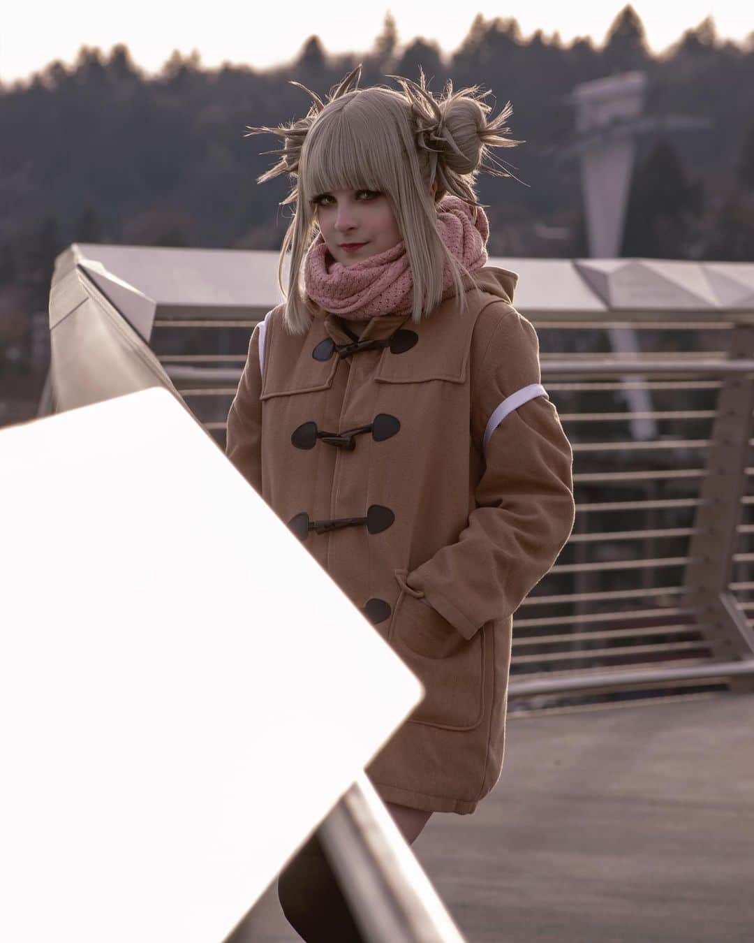 Tessaさんのインスタグラム写真 - (TessaInstagram)「Aaaaand back to Winter Toga! 🥰🔪  I just love this set so much and it’s warmed my heart how well it’s done.🥺  Photo: @rizumari  Assist: @ardentabsol  Wig: from @kasouwigs , styled by me!  #himikotoga #himikotogacosplay #togahimiko #togahimikocosplay #togacosplay #bnha #bnhacosplay #bokunoheroacademia #myheroacademia #cosplayersofinstagram」12月30日 5時53分 - hiso.neko
