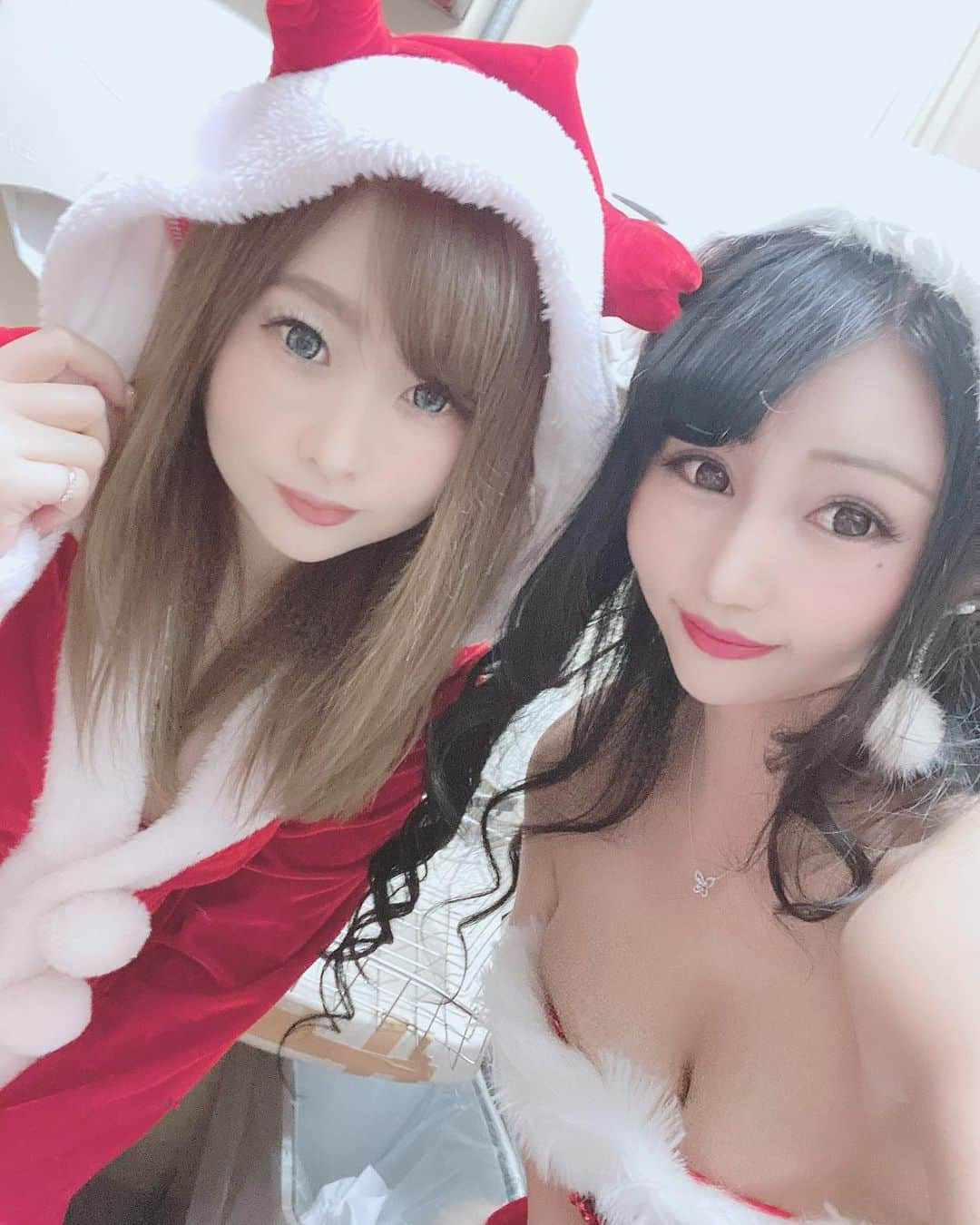 向日葵めいのインスタグラム：「#🎅🏻#🎄#☃️#🎀  皆んなとのコス🥰💖  ひろなさん✿りつさん✿えまさん✿ はらさん✙大村さん✙山ちゃん✙  #クリスマス#サンタコス#マリームーン#malymoon#祇園#夜華#クラブ#ニュークラブ#キャバクラ#キャバ嬢」