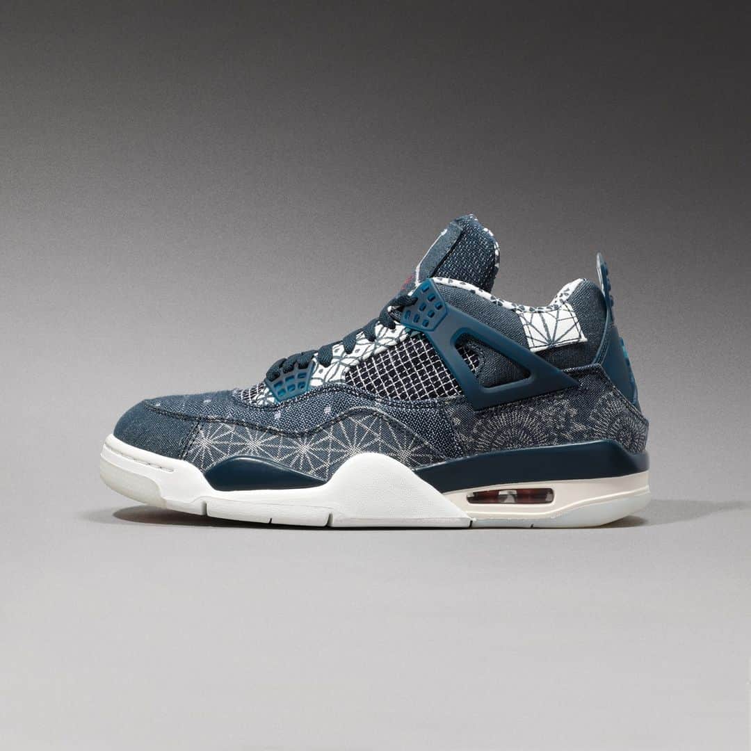 Flight Clubさんのインスタグラム写真 - (Flight ClubInstagram)「Inspired by the sashiko stitching method, the Air Jordan 4 SE 'Sashiko' taps into the Japanese theme by revamping the silhouette with a textile construction, featuring an array of prints and embroidery on the patchwork upper.」12月30日 6時30分 - flightclub