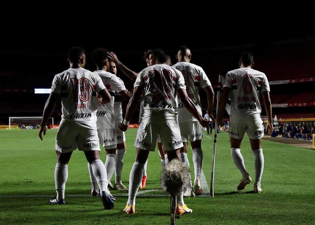 São Paulo FCさんのインスタグラム写真 - (São Paulo FCInstagram)「É HOJE!  #VamosSãoPaulo 🇾🇪  📸 Rubens Chiri / saopaulofc.net」12月30日 12時00分 - saopaulofc
