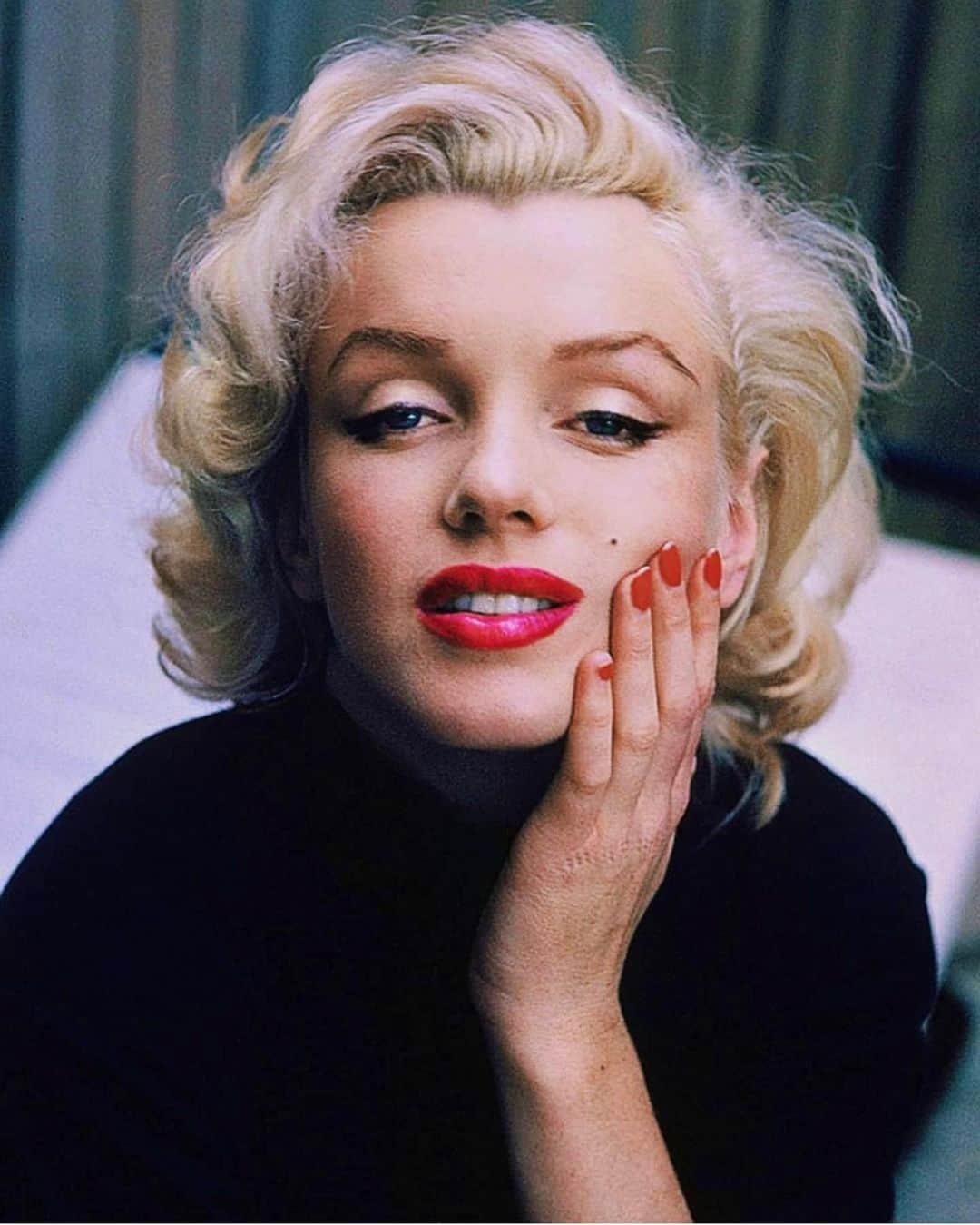 マリリン・モンローのインスタグラム：「What’s your favorite thing about Marilyn?🖤 #marilynmonroe」