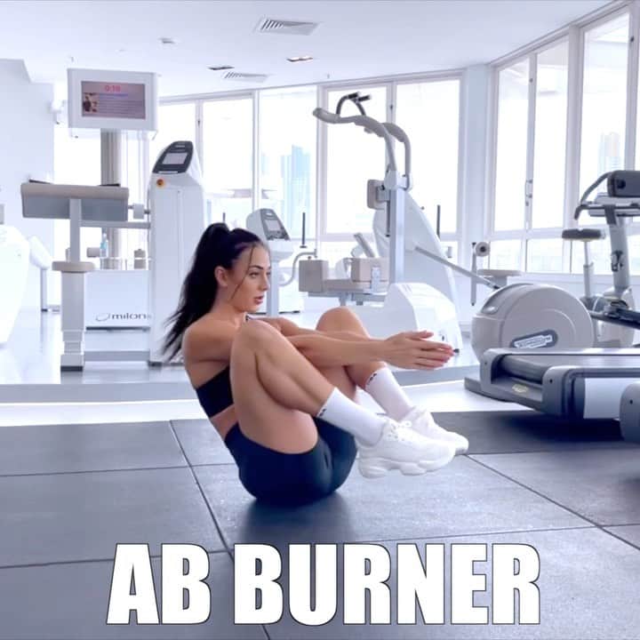 Danielle Robertsonのインスタグラム：「AB BURNER 🔥  Make sure to give this workout some love (double tap) and save for later! This ab burner was actually so much fun 10/10 would set fire to my abs again 😂 Maybe the reason I loved it so much is because I’m training in @dbactive_official errythang 😜 Wearing all new After Dark collection now available (link in my bio or head to dannibelle.com). Give this ab burner a try and let me know how you go!   WORKOUT   3 SETS  30 sec Boat Crunch 30 sec Scissor Kicks  30 sec V-Sit Bicycles  30 sec Bicycles 30 sec V-Sits   Song: Rae Sremmurd Remix  Outfit: @dbactive_official」