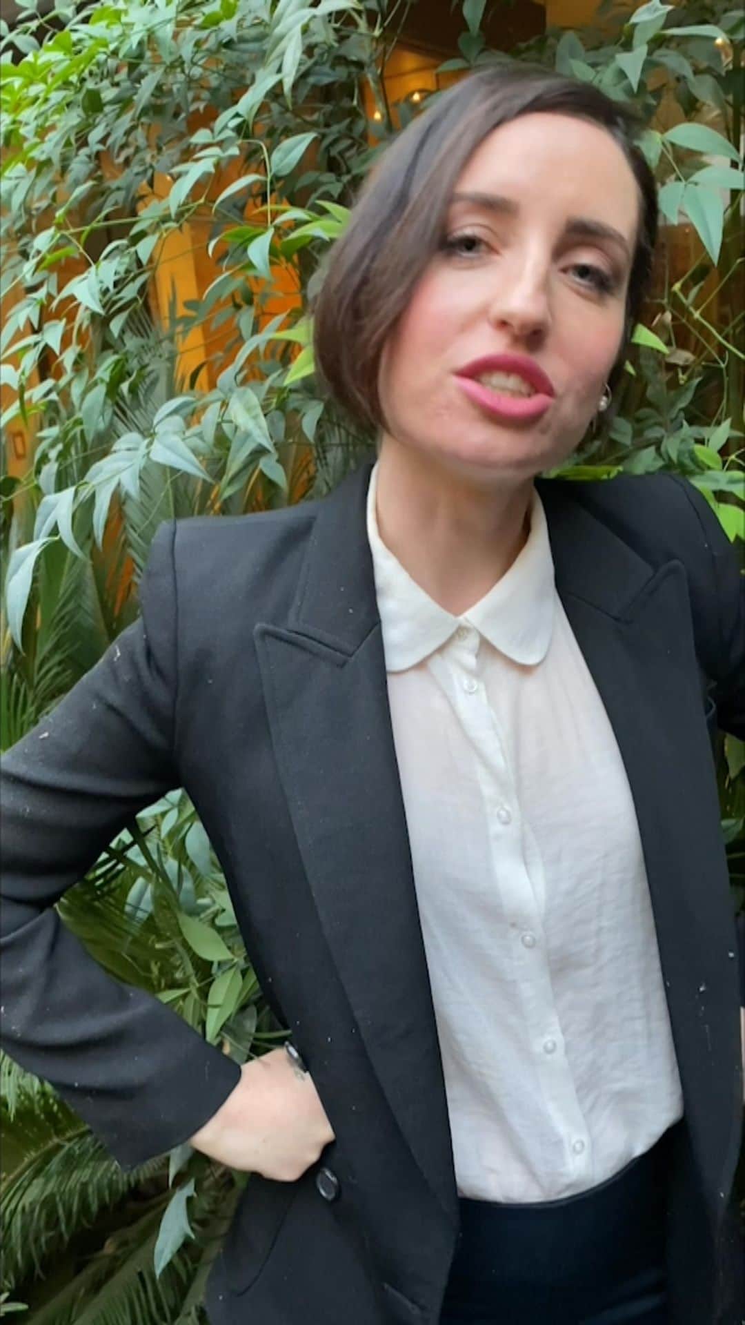 ラモーネ・モリスのインスタグラム：「Voting in Georgia is now open! But not for long! Your last day to get to the polls is January 5th! Spread the word! The future of our country depends on it! Get out and vote.....again...! @zoelisterjones @zooeydeschanel @zoeisabellakravitz @zoesaldana @zoeydeutch @zo 🎥 @darylwein」