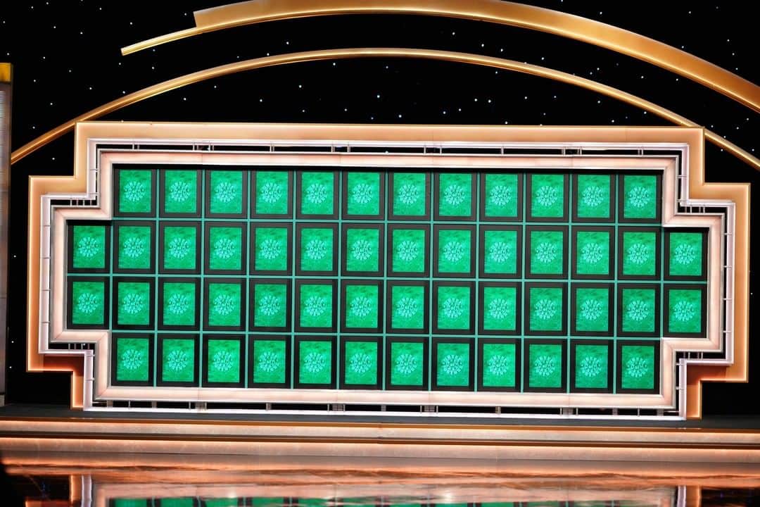 アメリカン・ブロードキャスティング・カンパニーのインスタグラム：「Swipe for a surprise 👉🤩 #CelebrityWheelOfFortune PREMIERES Jan 7 on ABC!」