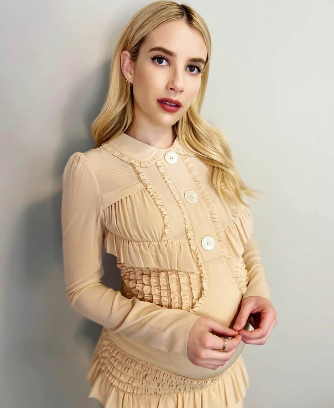 Teen Vogueさんのインスタグラム写真 - (Teen VogueInstagram)「Emma Roberts has given birth to her baby boy ❤️ Congratulations! Find out more about Emma and Garrett Hedlund's new addition at the link in bio.」12月30日 7時00分 - teenvogue