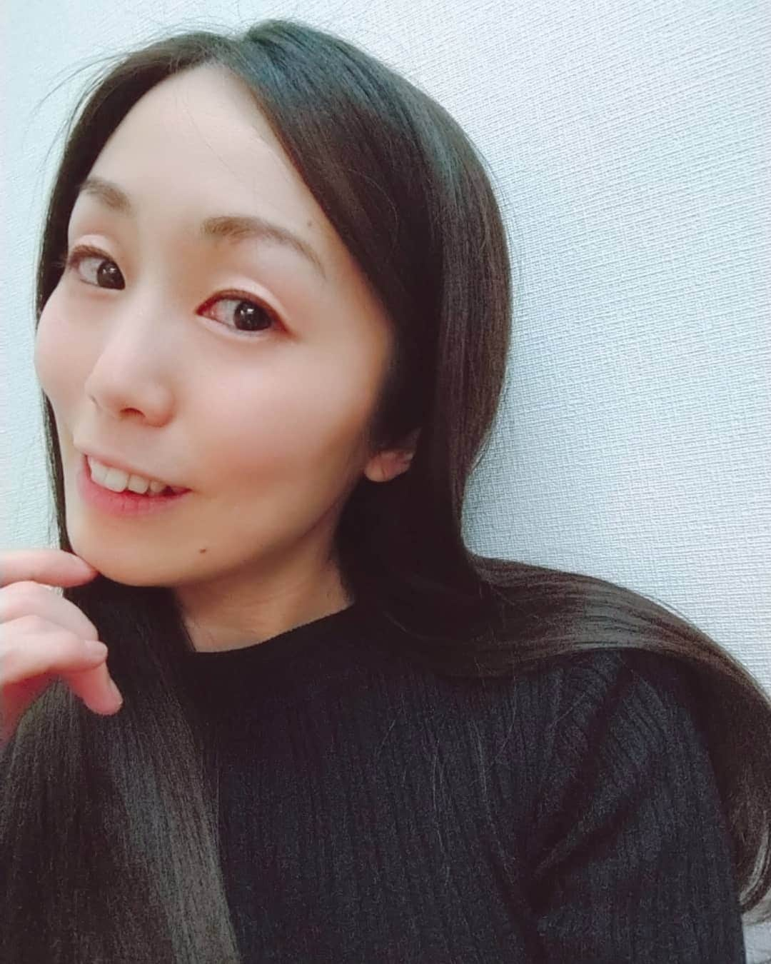 悠木あやねさんのインスタグラム写真 - (悠木あやねInstagram)「おはようございます( ⁎ᵕᴗᵕ⁎ )  トリートメント直後もしっとり具合がスゴかったけど、翌朝目覚めた時の髪の調子が良過ぎてテンション高いよ🥳 メンテナンス大事〜✂️  #ヘアカット #ヘアトリートメント #メンテナンス #haircut #hairtreatment #水分 #しっとり #時間かけてトリートメントしてもらった 🥰💕 #スタイリスト #サロン #美容室 #完全予約制  #悠木あやね #AyaneYuki #YukiAyane #カプセルエージェンシー #capsuleagency #AV女優 #セクシー女優 #アダルト女優 #女優 #モデル#asiangirls#asiandoll #asianbeauty #asiansexy #japanese #japanesegirl #japanesegirls #model」12月30日 7時14分 - yukiayane0926