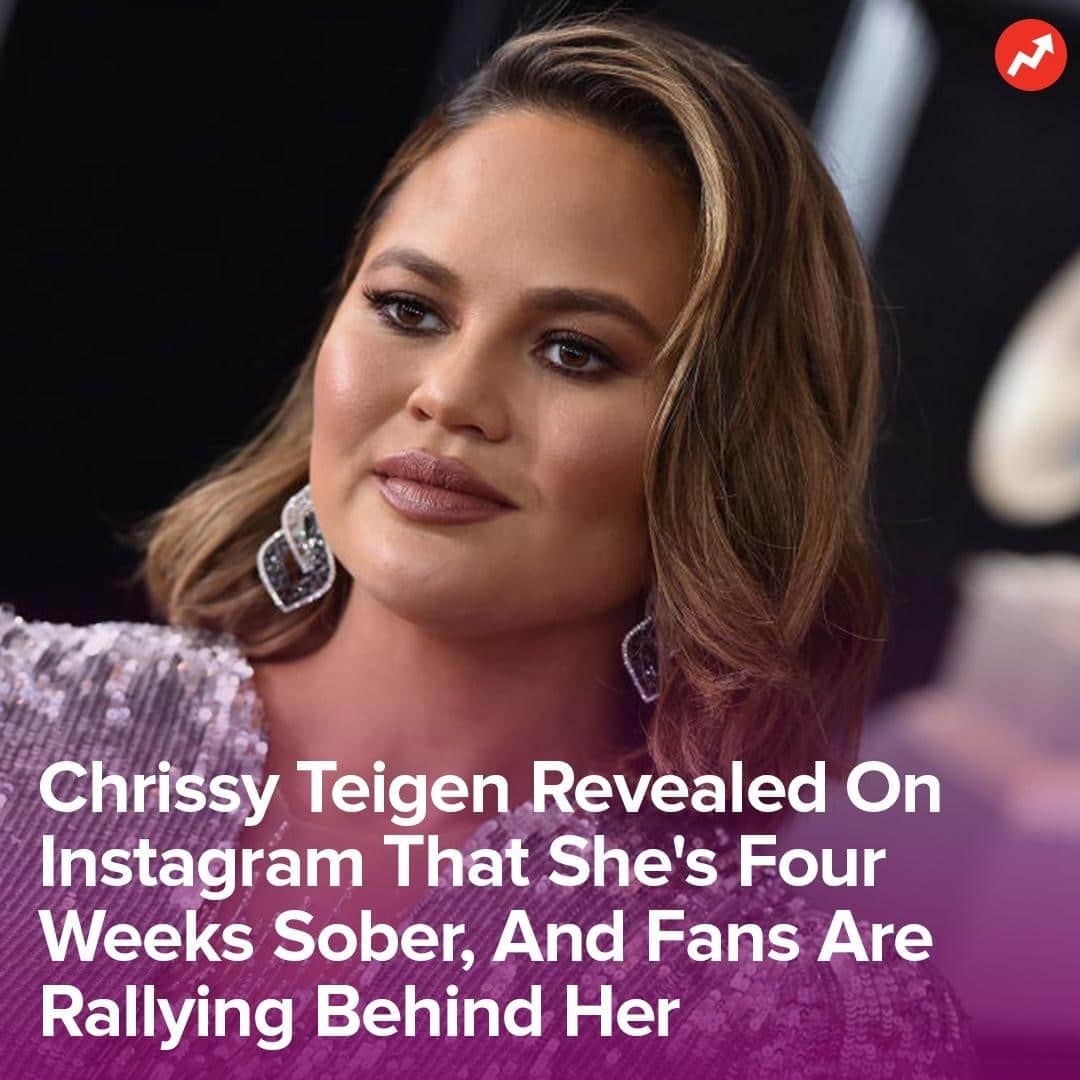 BuzzFeedさんのインスタグラム写真 - (BuzzFeedInstagram)「Chrissy has previously opened up about her struggles with drinking. Read the full story in the link in bio 👆」12月30日 10時30分 - buzzfeed