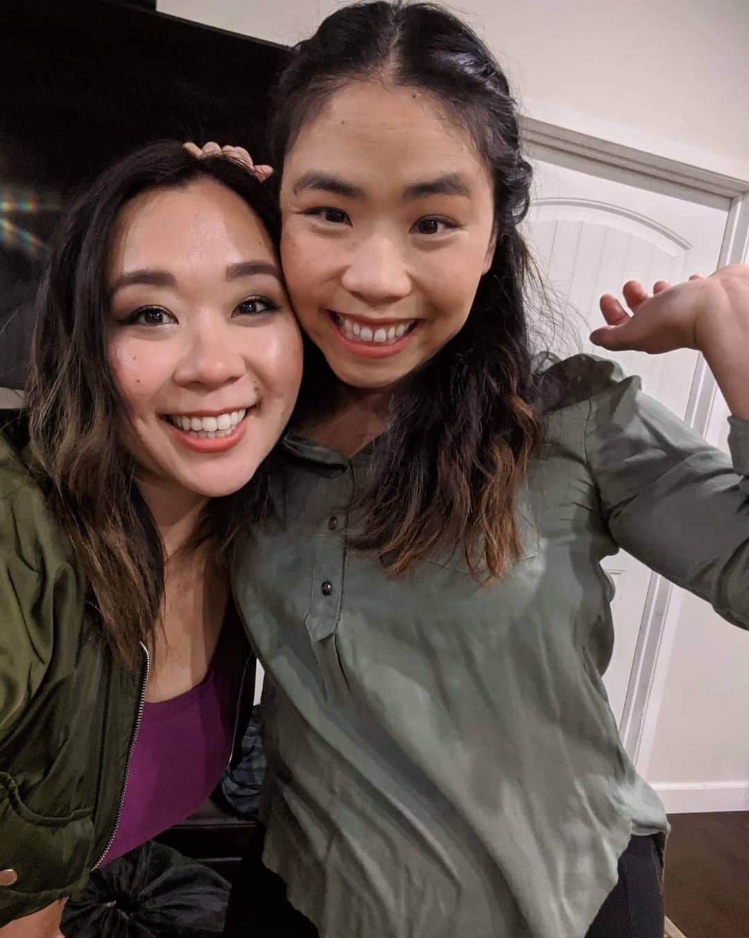 ベアトリサ・リャンのインスタグラム：「Happiest of birthdays to this Belle of the ball. May this year bring you hugs, karaoke parties, and a Mellow Chris or Nick 🙃. Here are some old pictures of us from when we could stick our faces next to each other. LOVE YOU!  ❤️❤️❤️」