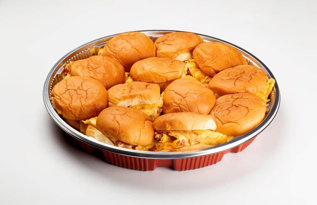 Zippy's Restaurantsのインスタグラム：「Offering the Portuguese Omelette Sandwich in a platter is another pivot we made in 2020.」