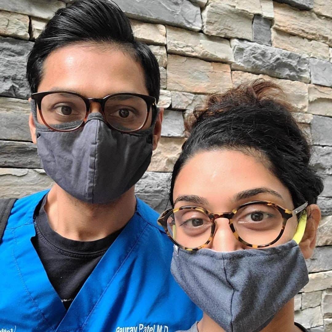 unicefさんのインスタグラム写真 - (unicefInstagram)「"For the first time, we feel so hopeful in this pandemic." Dr. Mona, a pediatrician and her husband Dr. Patel, an emergency room physician, had their first vaccine dose against COVID-19 just before Christmas in Florida, USA. "There’s still a long way (of social distancing and masking) to go, but we are so grateful to do our part in this pivotal moment in public health history," says Dr. Mona. #regram @pedsdoctalk   As doctors, nurses and midwives risk their health to care for vulnerable families, they must be cared for too. UNICEF is calling for health workers across the world to be prioritised as soon as safe and effective vaccines are available. #vaccines4all」12月30日 8時05分 - unicef