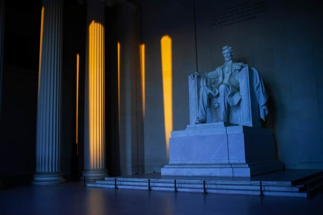 National Geographic Travelさんのインスタグラム写真 - (National Geographic TravelInstagram)「Photo by @joshuacogan / The golden light of a winter sunrise enters the Lincoln Memorial as the statue of the 16th president looks on. Of all the monuments of Washington, D.C., I often find this one to be the most visually striking. For more images of this capital city and my hometown, follow me @joshuacogan.」12月30日 8時36分 - natgeotravel