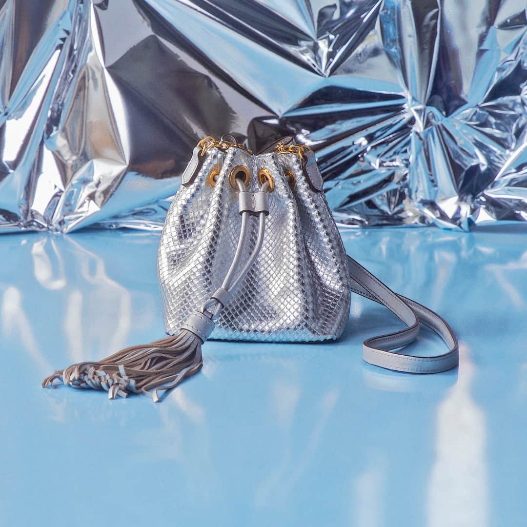 のインスタグラム：「METALLIC POWER ❤️ #schutzmetallic」