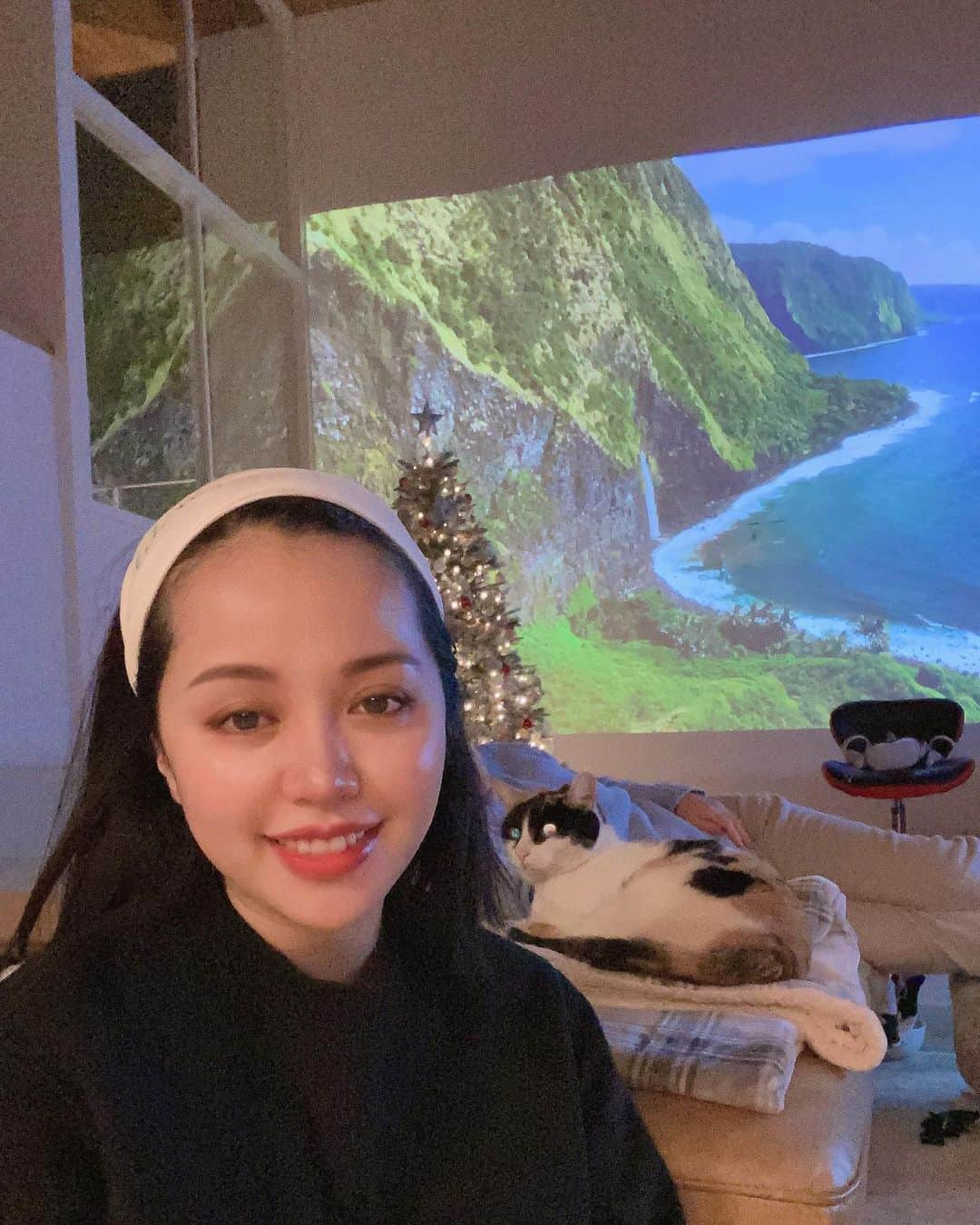 ミシェル・ファンさんのインスタグラム写真 - (ミシェル・ファンInstagram)「I need a good movie recommendation. I ran out of things to watch.」12月30日 9時15分 - michellephan