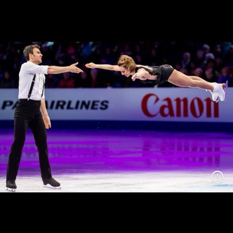 メーガン・デュアメルさんのインスタグラム写真 - (メーガン・デュアメルInstagram)「I can’t wait to fly like this again! I haven’t skated for one month (apart from outside for 10 minutes) but it feels like it’s been forever! This is one of my favourite skating photos because it literally makes this quite simple move look like a magic trick! The photographer had incredible timing because I am only in the air like this for like .05 seconds! Looking forward to hearing the crowds gasp again one day. #pairskating #crazymoves #figureskating #ourcreation #showskating #pianoman」12月30日 9時17分 - meaganduhamel