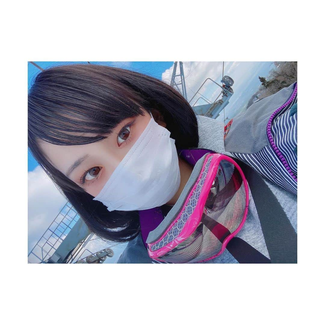 YURINAさんのインスタグラム写真 - (YURINAInstagram)「・﻿ ☃️❄️🏔🏂💇🏻‍♀️﻿ ﻿ 📸 #selfie #snowboard﻿ ﻿ ﻿ ﻿ 来年に向けて髪の毛バッサリ！？！﻿ ﻿ ﻿ ﻿ ﻿ ﻿ ……というのは嘘で、、、﻿ そういうふうに見えるだけです🙅🏻‍♀️笑﻿ ﻿ ﻿ ﻿ 私の大好きな雪山に行った時の📸🏂﻿ ﻿ ﻿ ﻿ 今日から日本海側を中心に元旦にかけて﻿ 大雪になるかもしれないらしいので﻿ 皆さん気をつけて下さいね⚠️﻿ ﻿ ﻿ ﻿ 今年もあと2日。充実した日に🏠✨﻿ ﻿ ﻿ ﻿ ﻿ ﻿ #baseball #プロ野球 #ORIX #Buffaloes #BsGirls﻿ #京セラドーム大阪 #ほっともっとフィールド神戸 ﻿ #yurina_359  #BsGirls2020 #performer﻿ #dance #全力パフォーマンス #フォロー﻿ #高身長女子 #筋トレ女子 #腹筋女子﻿ #トレーニング女子 #ボディメイク ﻿ #野球好きと繋がりたい #オリ姫﻿ #ロングヘアー #ボブヘアー #インナーカラー﻿ #スノーボード #スノーボード女子﻿ #スノーボードウェア #ウィンタースポーツ﻿ #スノーボード好きな人と繋がりたい﻿」12月30日 9時25分 - yurina_bsgirls_359