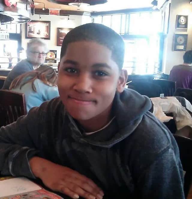コモンのインスタグラム：「“An unjust law is no law at all.” Dr. Martin Luther King Jr. Today, the Justice Department said it will not bring federal criminal charges against the two Cleveland police officers who murdered 12-year-old Tamir Rice while he played in the park in 2014. I’m sending Love and Light to his family. God Bless.」