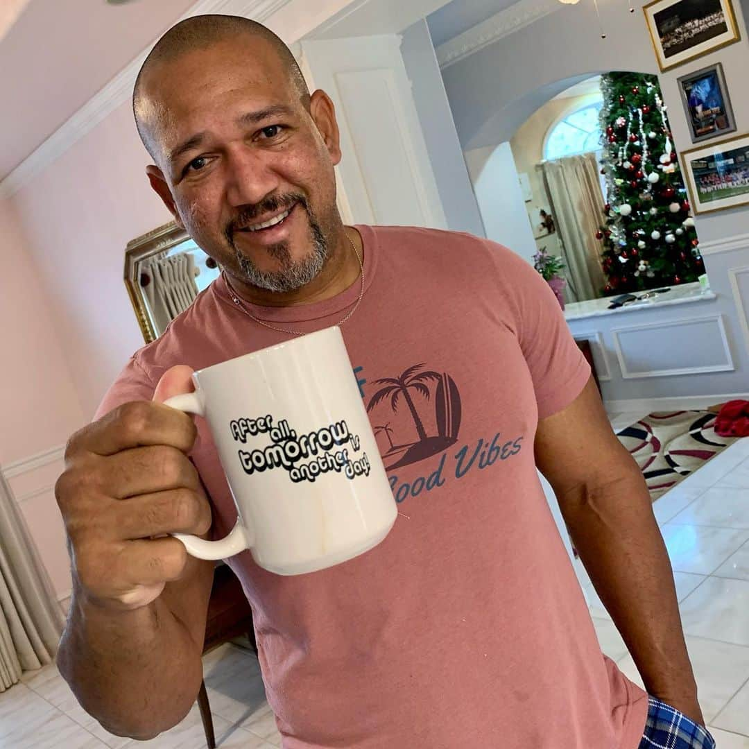 アレックス・ラミレスさんのインスタグラム写真 - (アレックス・ラミレスInstagram)「Good morning! I got this #mugcup from my #goodfriend and brings great memories and I hope great vibes for some you as well!! #stayhealthy #staypositive」12月30日 9時41分 - ramichan3