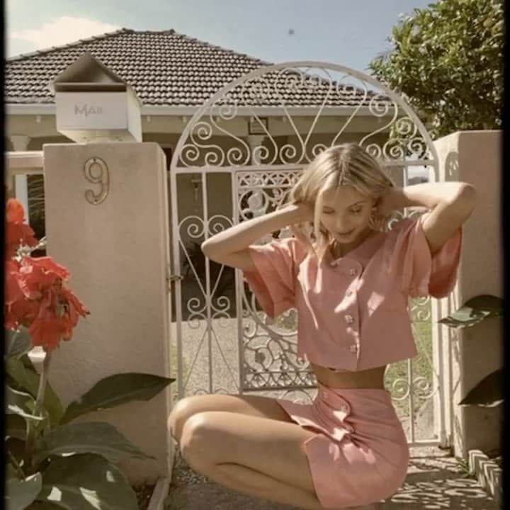 アリスマッコールのインスタグラム：「The Dance Dance set in motion 📽 #aliceMcCALL」