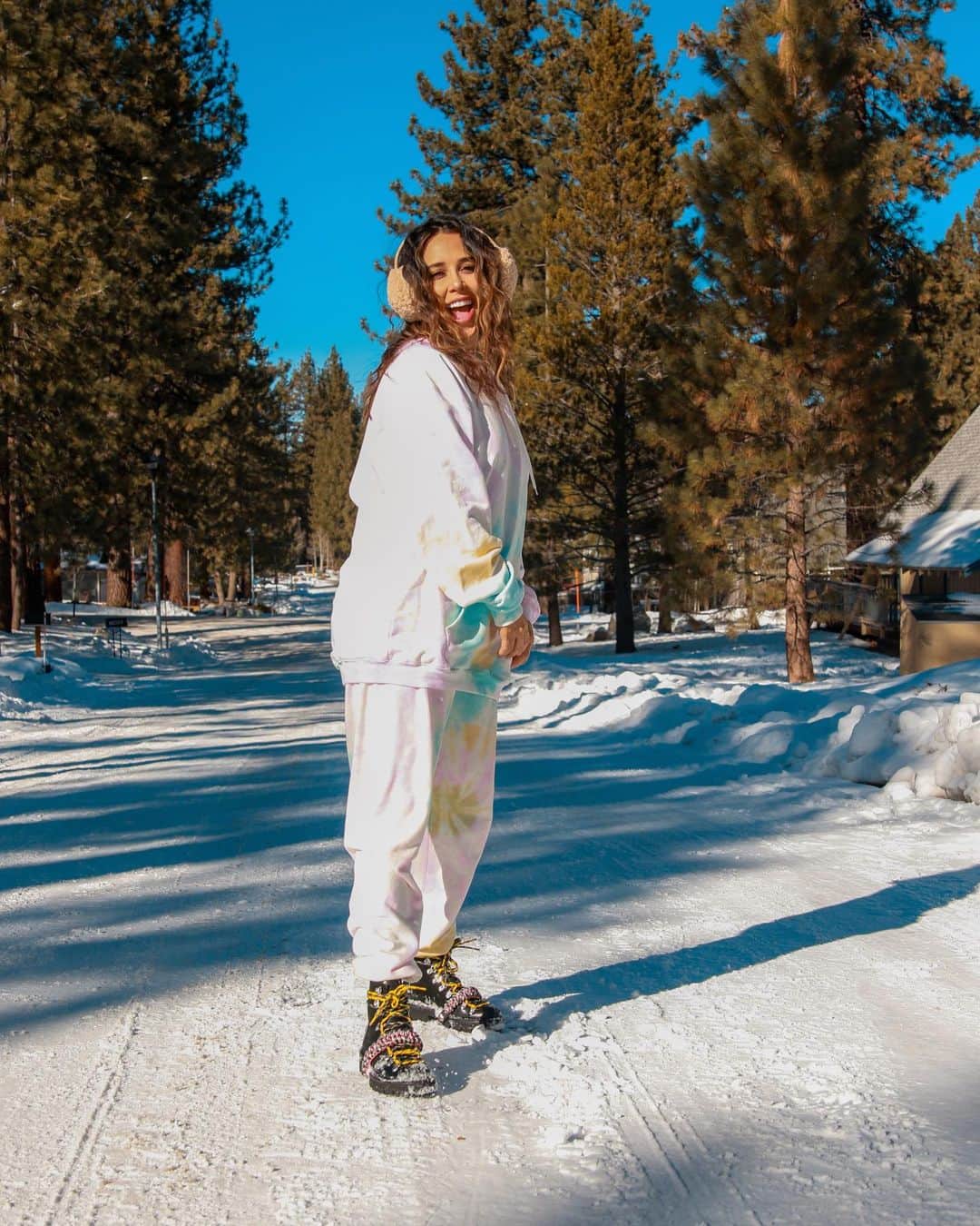 Tianna Gregoryさんのインスタグラム写真 - (Tianna GregoryInstagram)「Play day in Tahoe ❄️   @whitefoxboutique」12月30日 9時56分 - tiannag